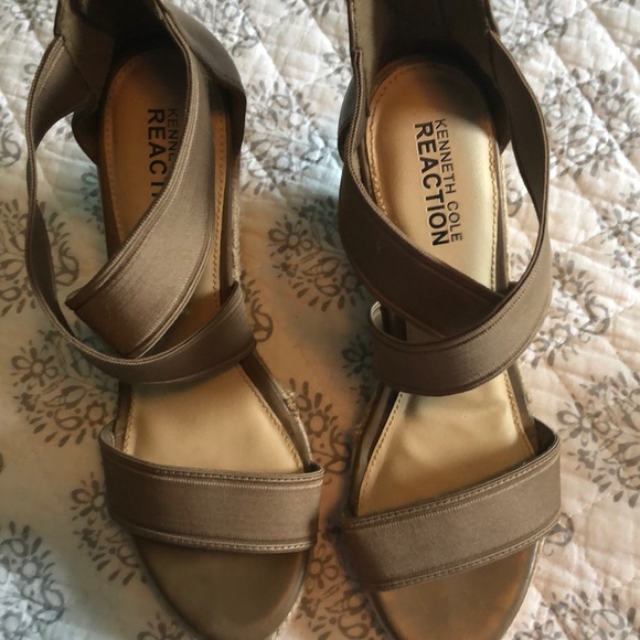 Kenneth Cole Wedges 7.5 - Picture 1 of 3